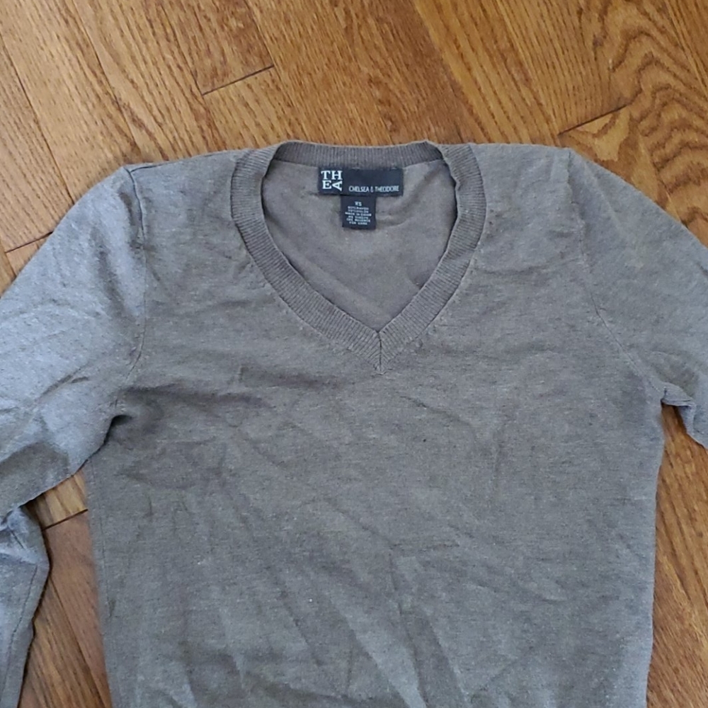V neck long sleeve pullover sweater